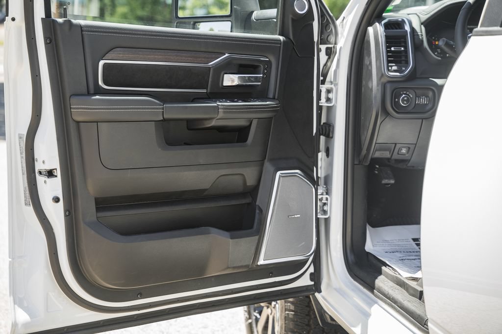 New 2026 RAM 2500 Laramie AWD/4WD image 44