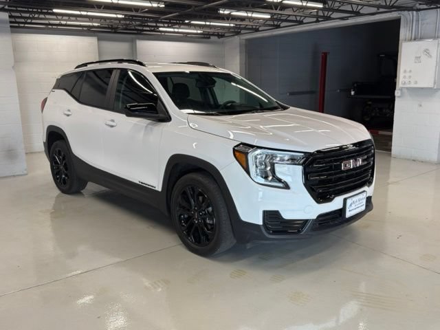 Used 2022 GMC Terrain SLE w/ Driver Convenience Package AWD/4WD image 3