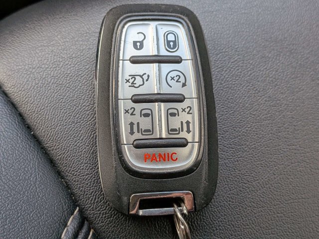 Used 2024 Chrysler Pacifica Touring-L FWD image 30