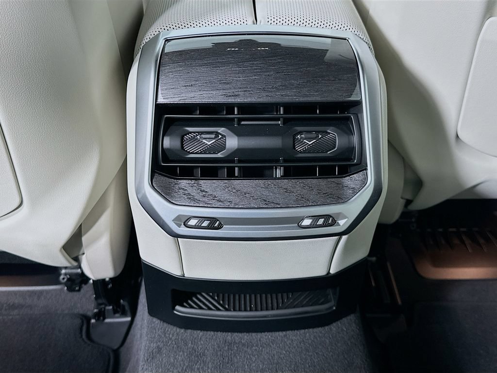 New 2026 BMW 750e xDrive w/ Executive Package AWD/4WD image 18