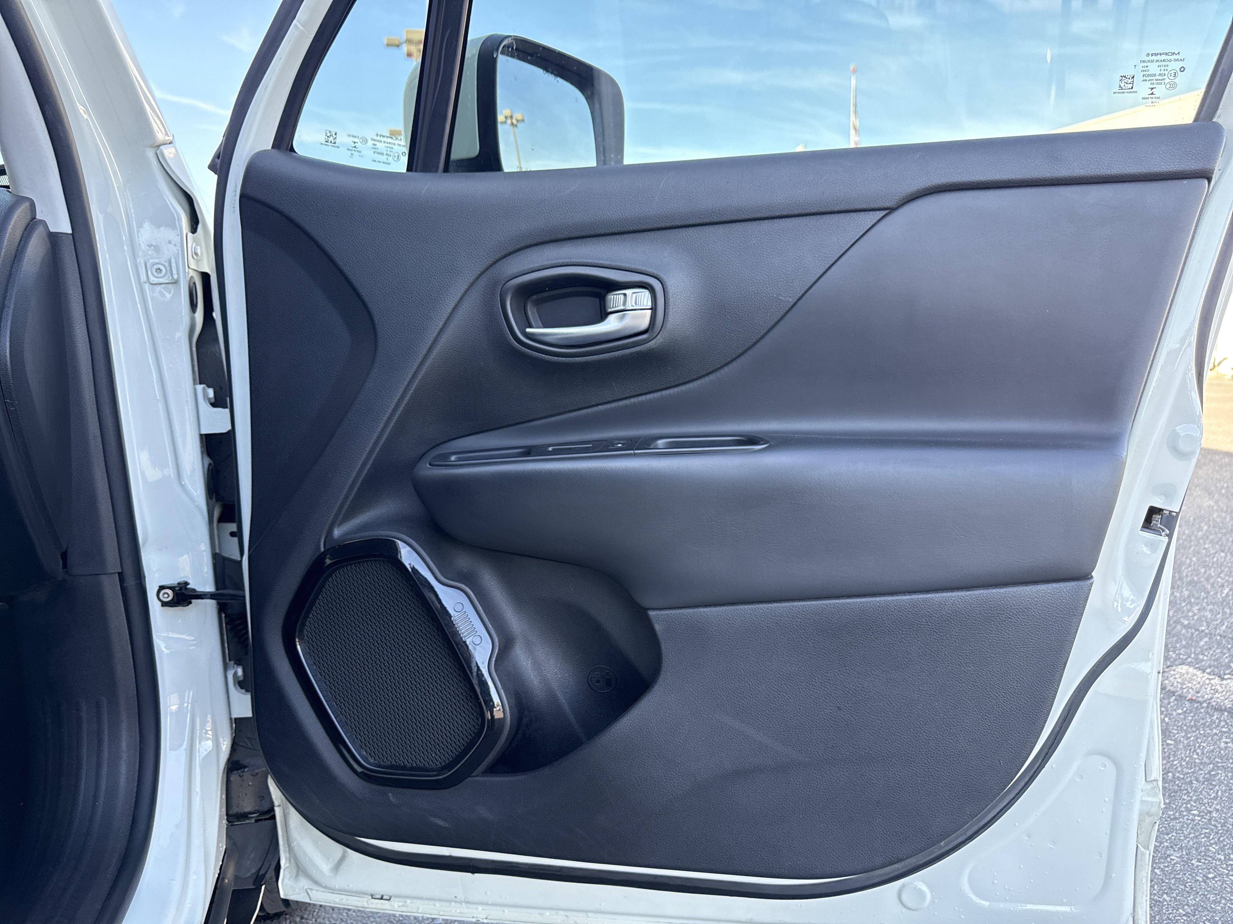 Used 2018 Jeep Renegade Altitude image 38