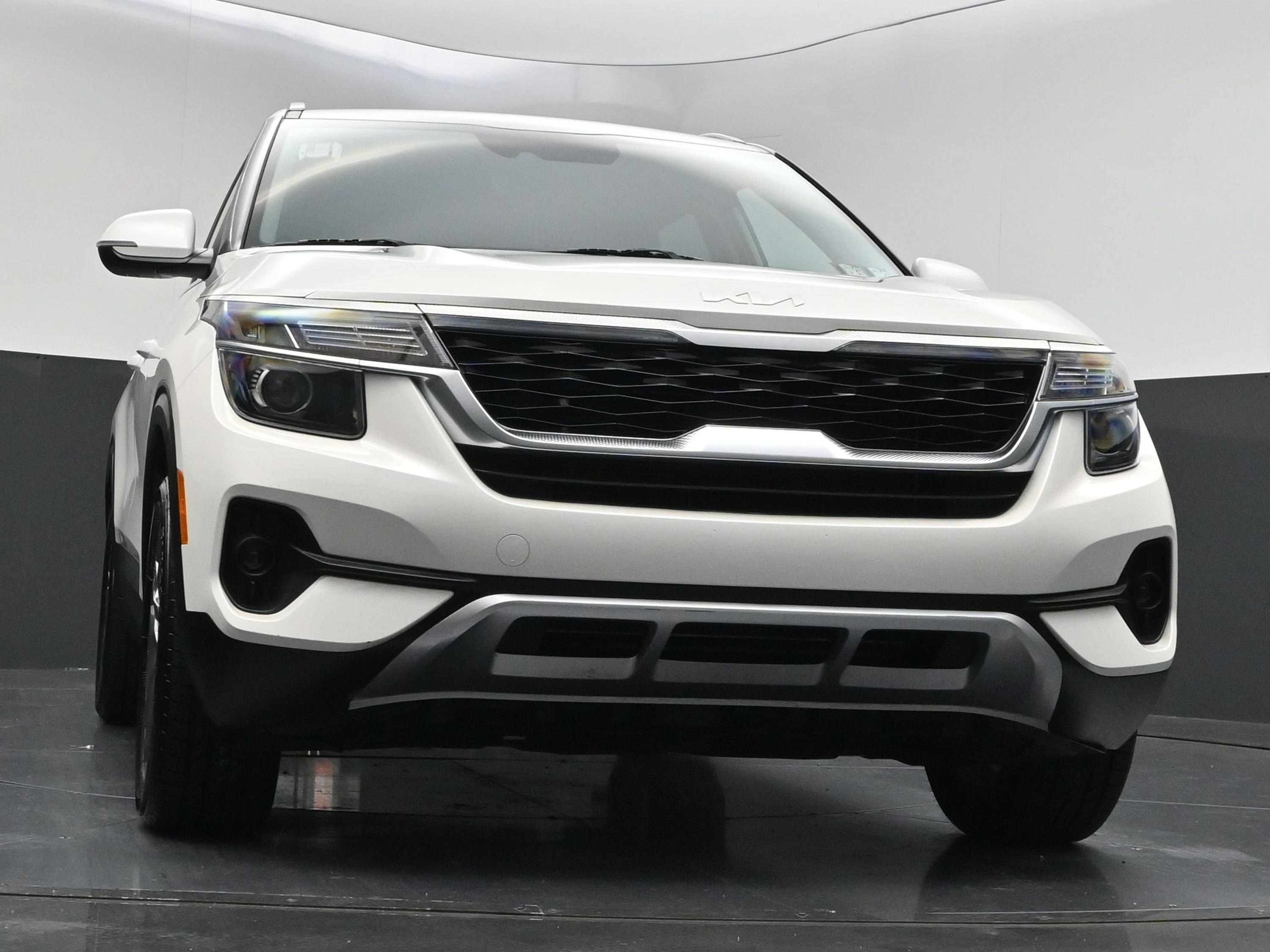 Used 2023 Kia Seltos S w/ Navigation Package FWD image 37