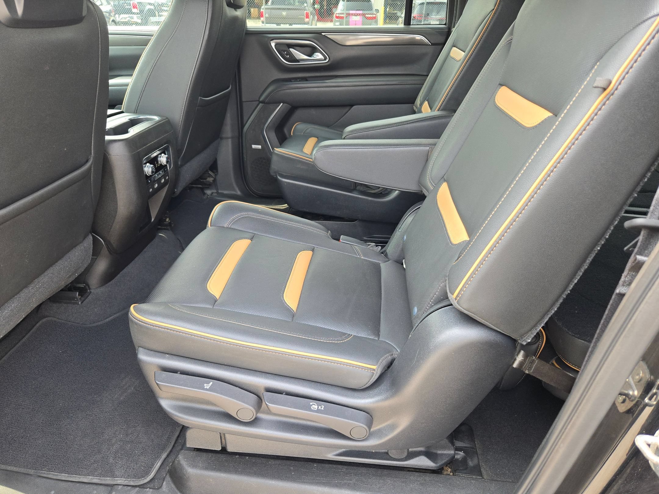Used 2021 GMC Yukon XL AT4 w/ AT4 Premium Package AWD/4WD image 13