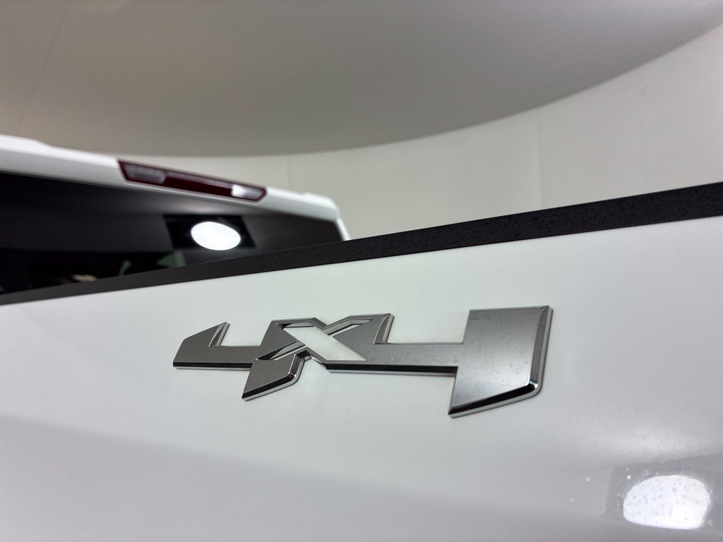 Used 2025 GMC Sierra 1500 SLT AWD/4WD image 32