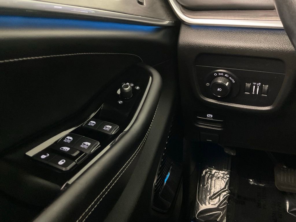 Used 2022 Jeep Grand Cherokee L Overland w/ Luxury Tech Group IV RWD image 19