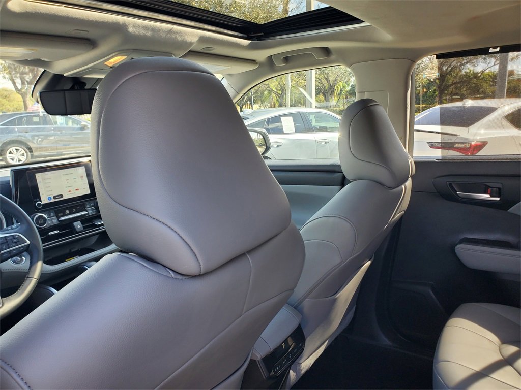 Used 2023 Toyota Highlander XLE image 11