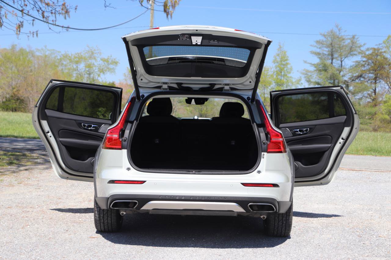 Used 2020 Volvo V60 T5 Cross Country AWD/4WD image 5