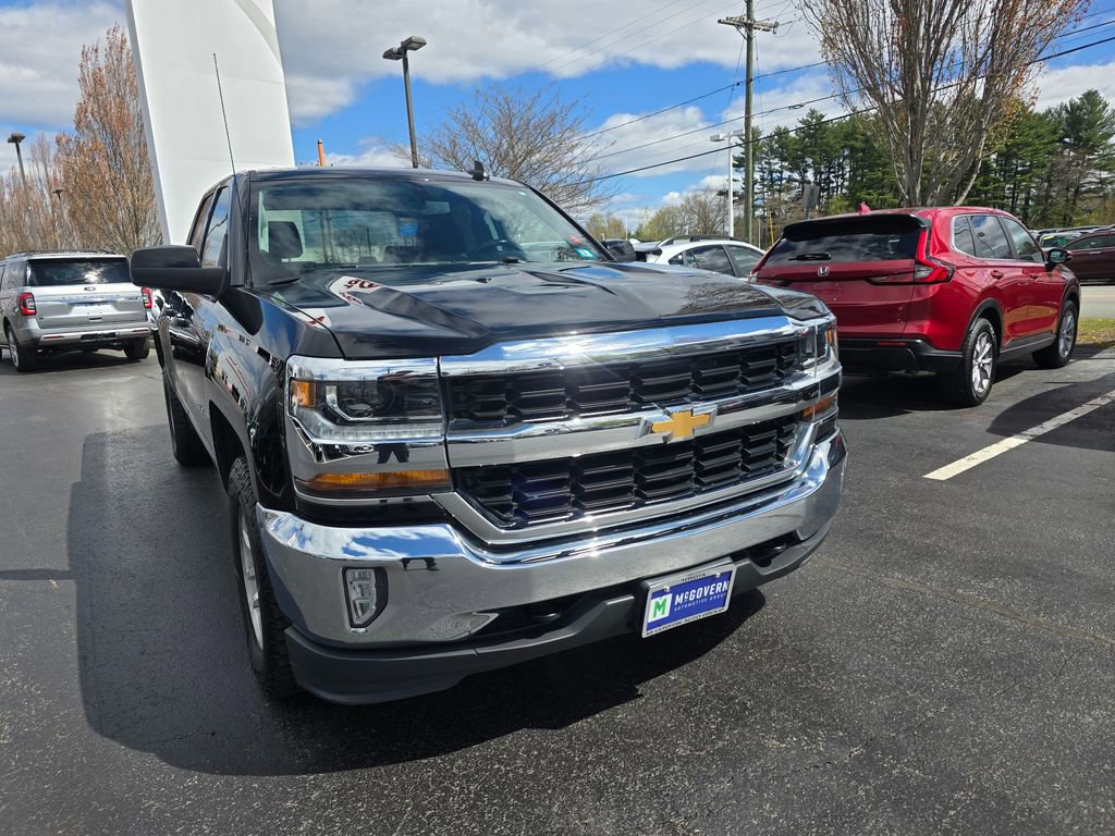 Used 2018 Chevrolet Silverado 1500 LT w/ All Star Edition AWD/4WD image 9