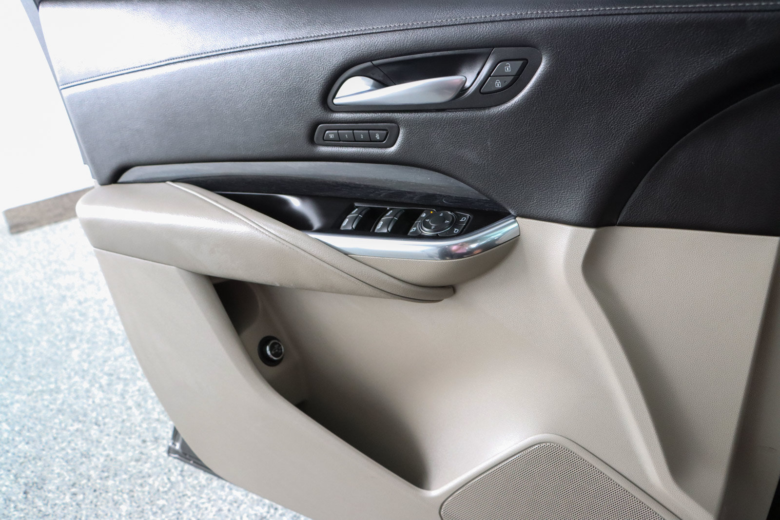 Used 2023 Cadillac XT4 Premium Luxury w/ Cold Weather Package FWD image 22
