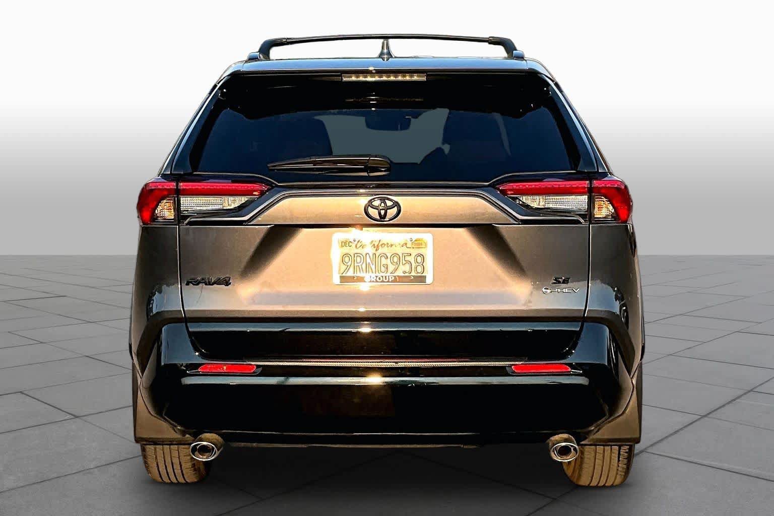 Used 2025 Toyota RAV4 SE w/ Weather & Moonroof Package AWD/4WD image 4