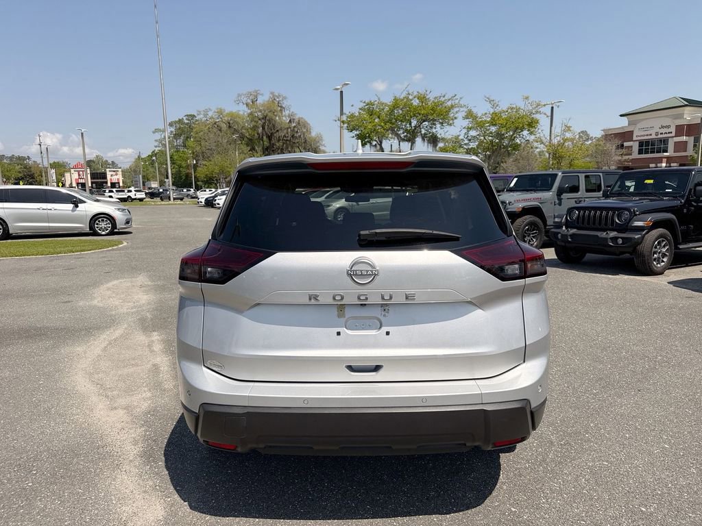 Used 2025 Nissan Rogue SV image 4