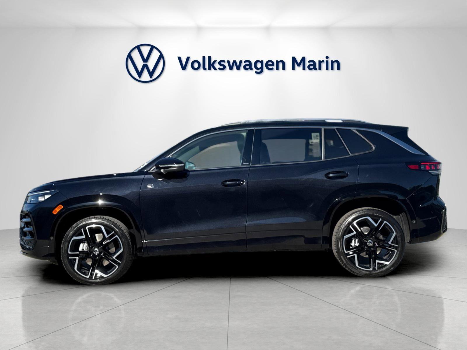 New 2026 Volkswagen Tiguan SEL R-Line image 2