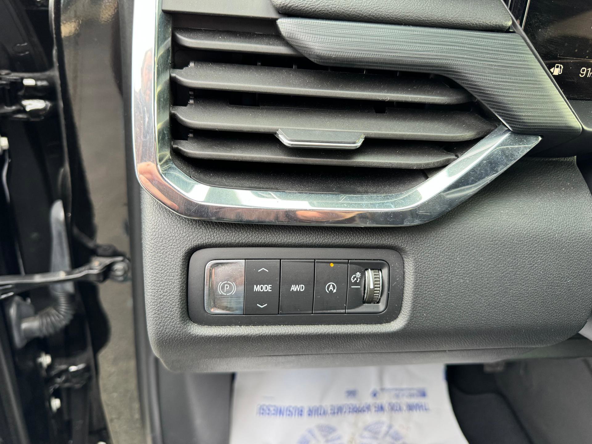 Used 2025 GMC Acadia Elevation image 25