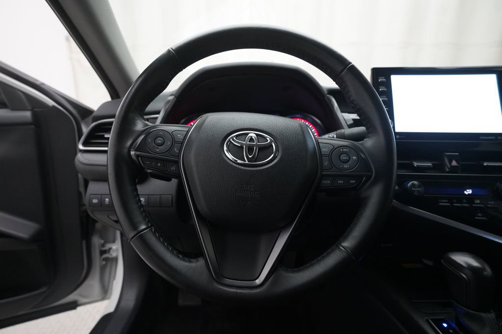 Used 2024 Toyota Camry XSE FWD image 4