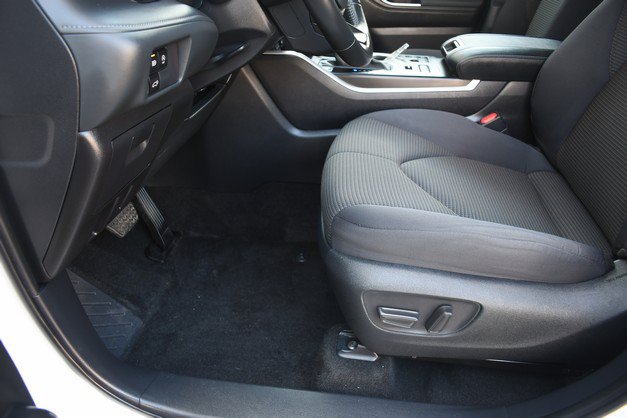 Used 2025 Toyota Highlander LE AWD/4WD image 15