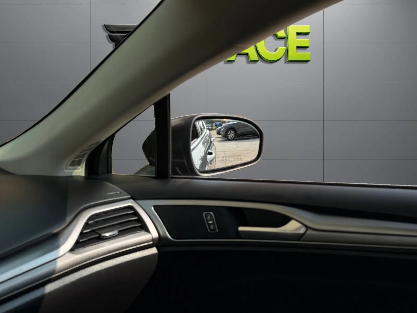 Used 2019 Ford Fusion SE FWD image 31