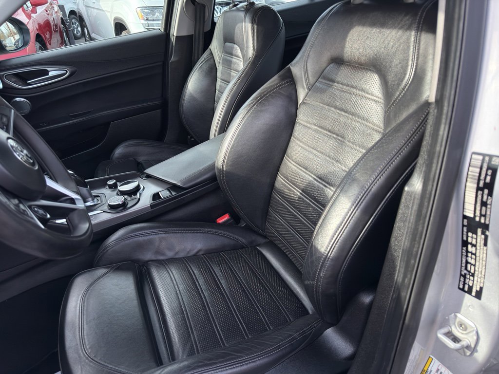 Used 2017 Alfa Romeo Giulia Ti w/ TI 19" Sport Package AWD/4WD image 11