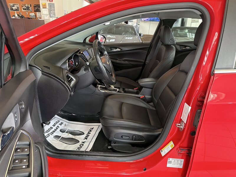 Used 2019 Chevrolet Cruze Premier FWD image 9