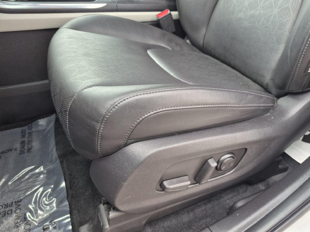 Certified 2024 Kia Carnival EX FWD image 12