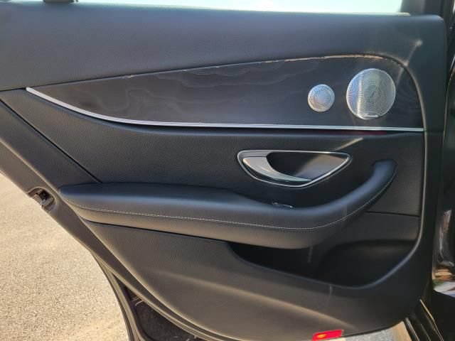 Used 2018 Mercedes-Benz E 400 4MATIC Sedan image 9