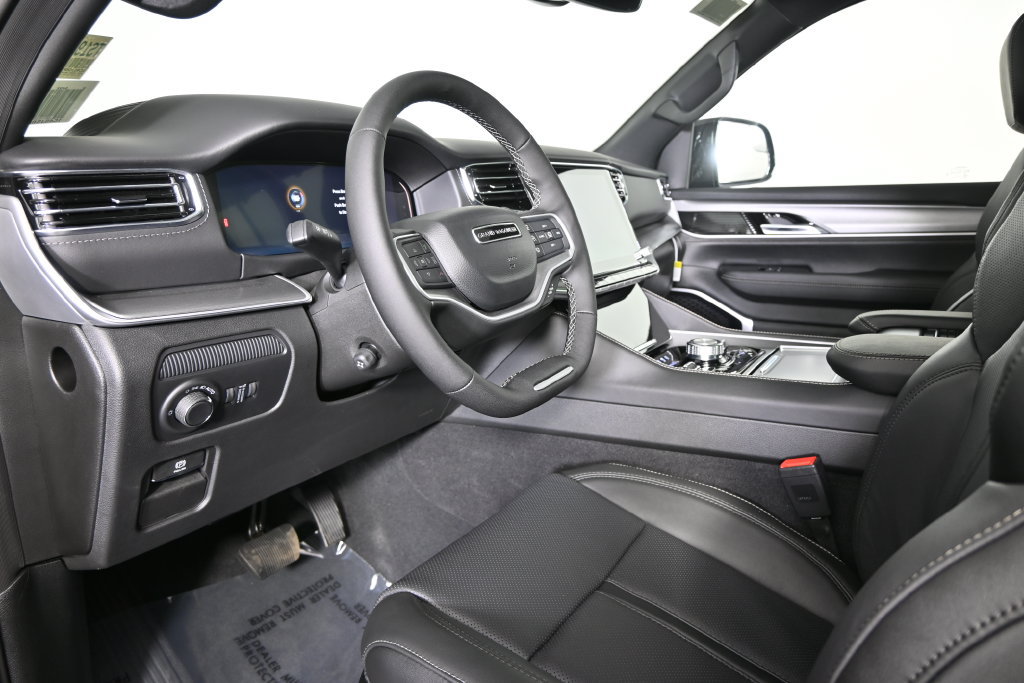 New 2026 Jeep Grand Wagoneer L Limited AWD/4WD image 24