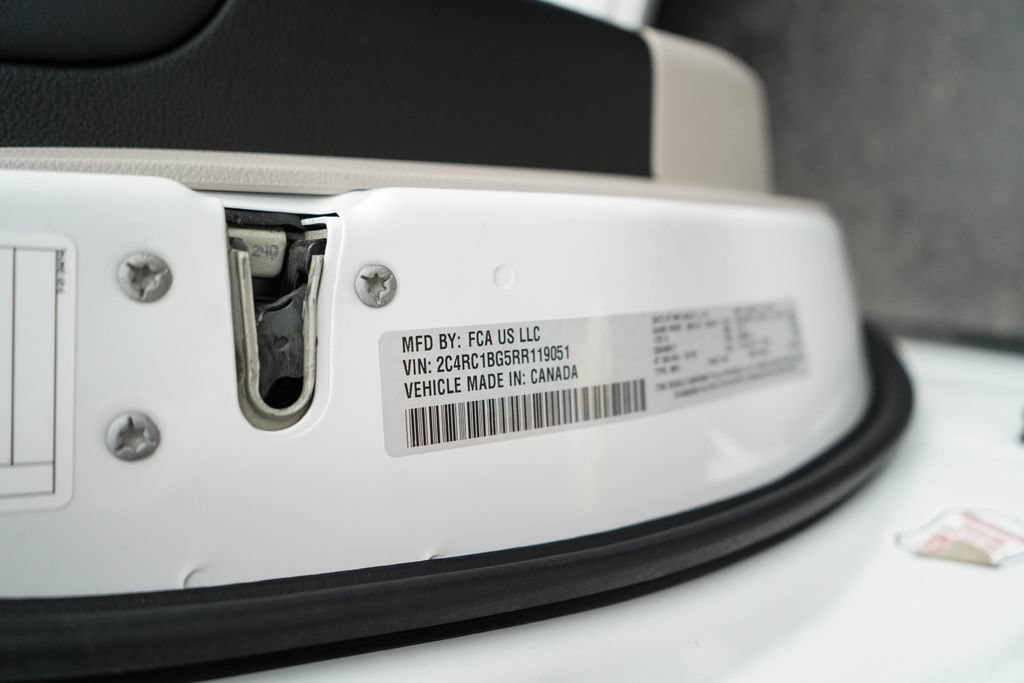 Used 2024 Chrysler Pacifica Touring-L FWD image 39