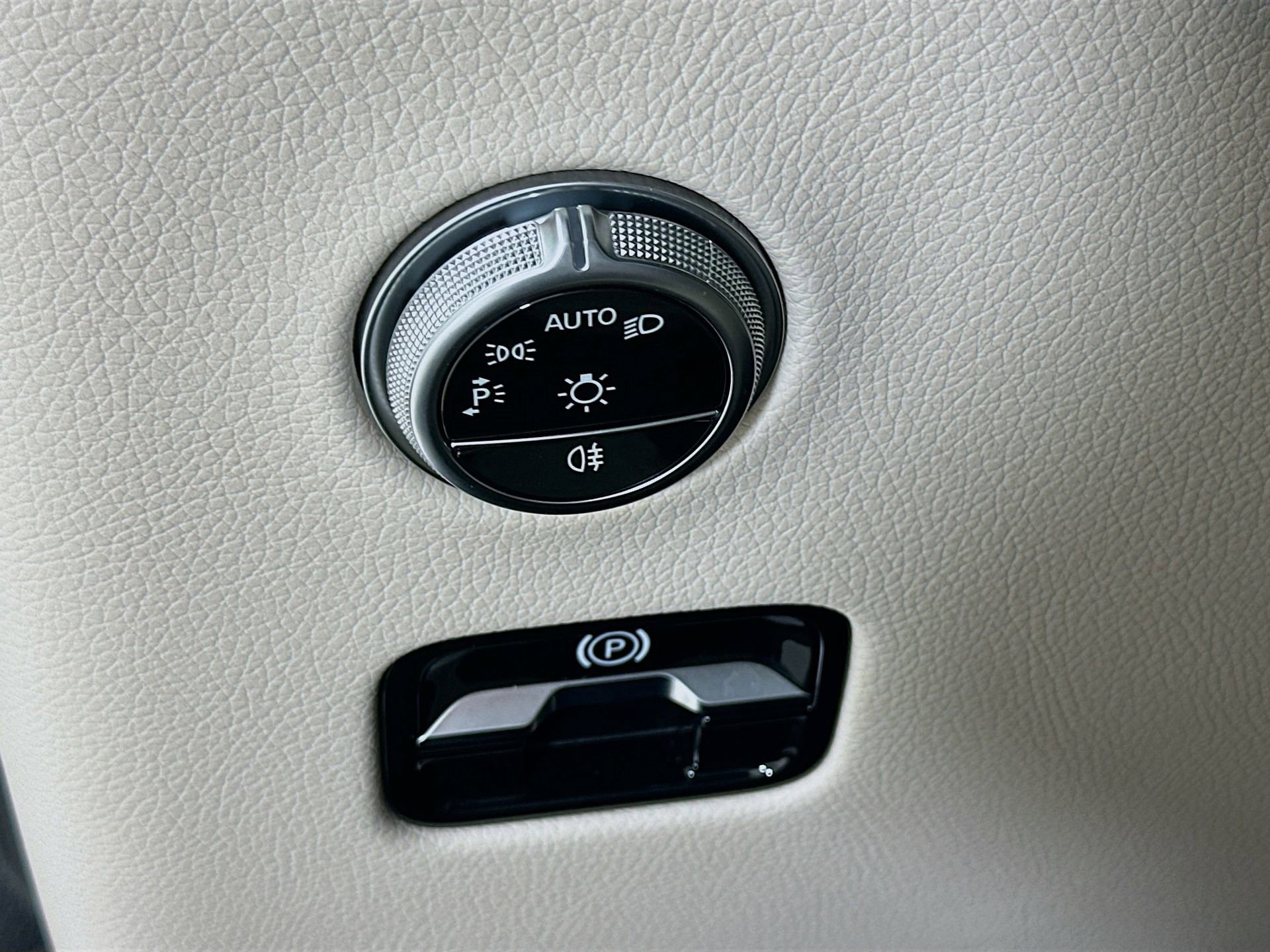 Certified 2025 Mercedes-Benz GLC 300 4MATIC image 11