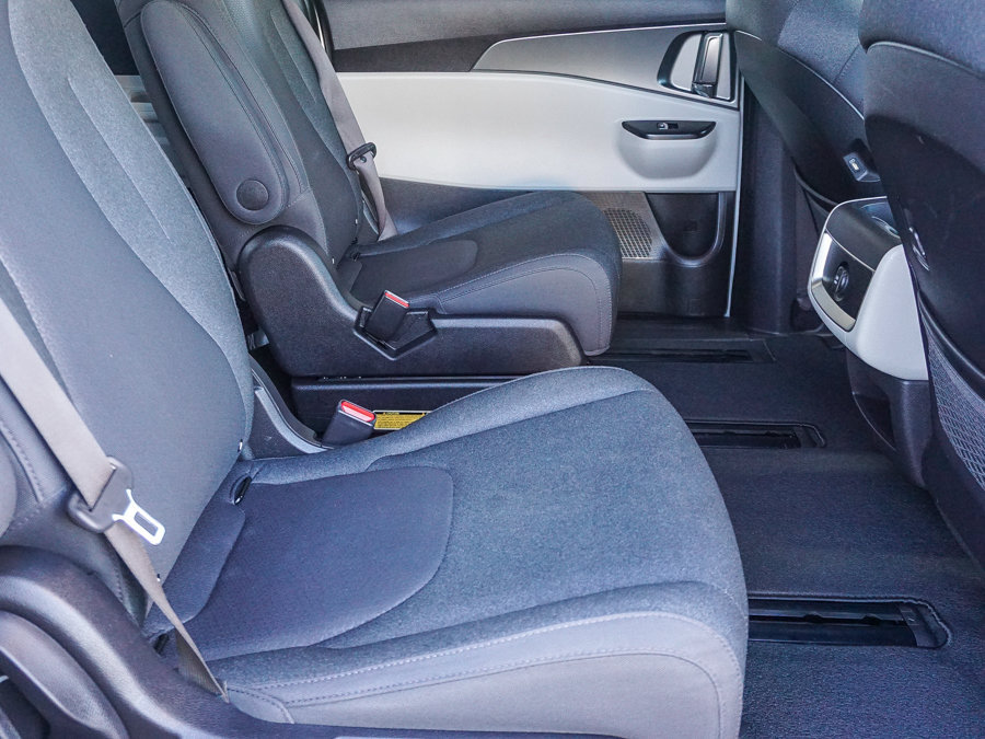 Certified 2023 Kia Carnival LX FWD image 14