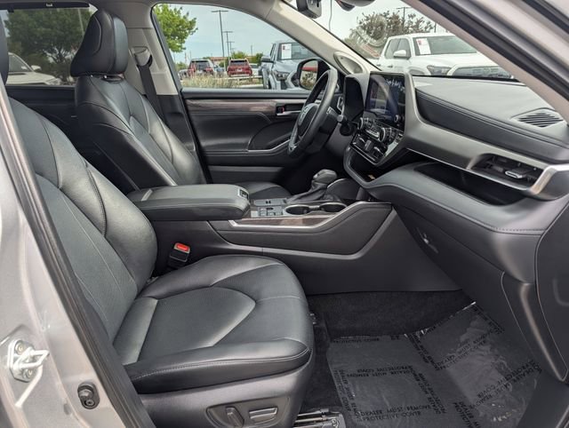 Used 2024 Toyota Highlander Limited image 34