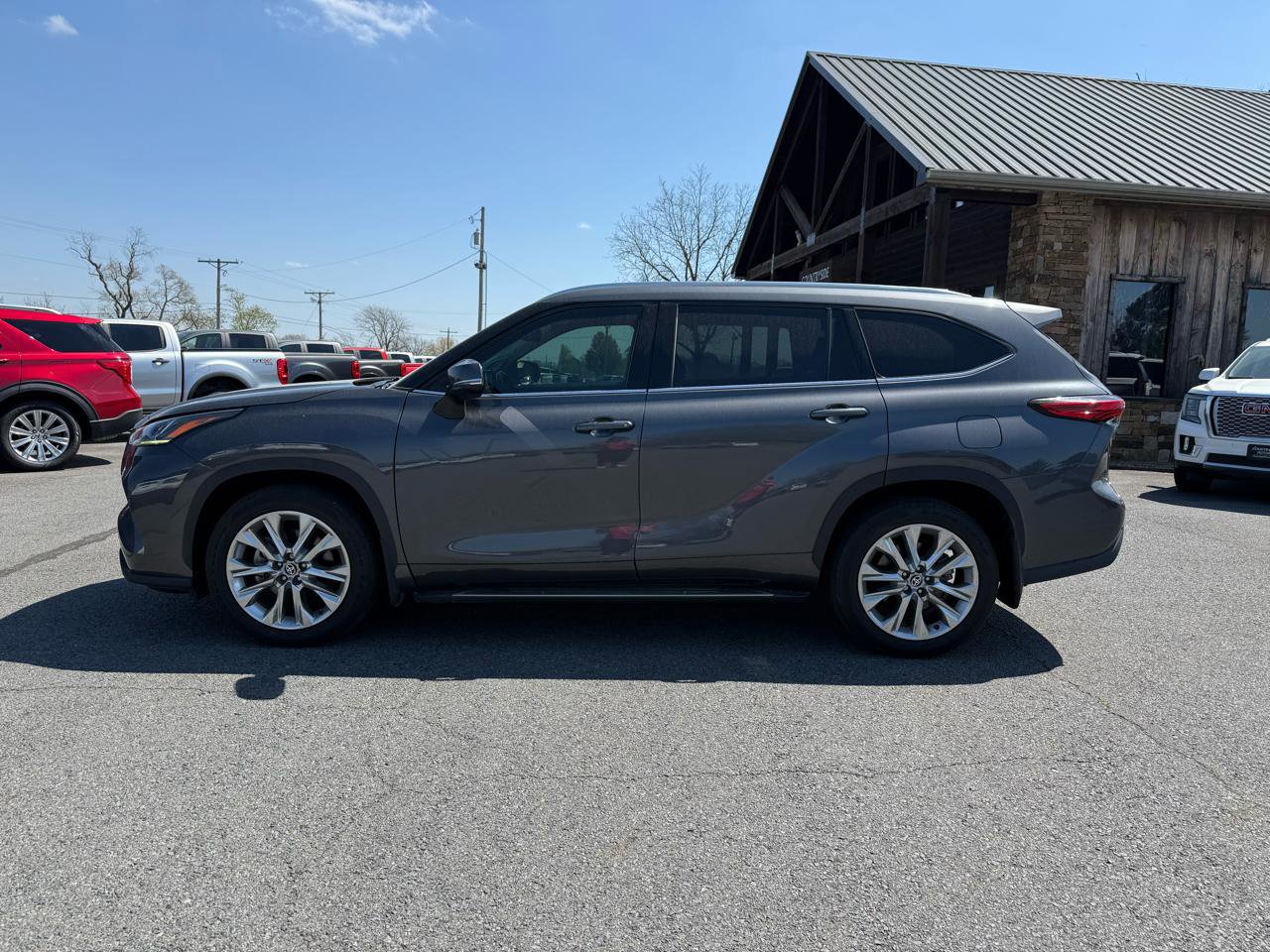 Used 2021 Toyota Highlander Limited FWD image 3