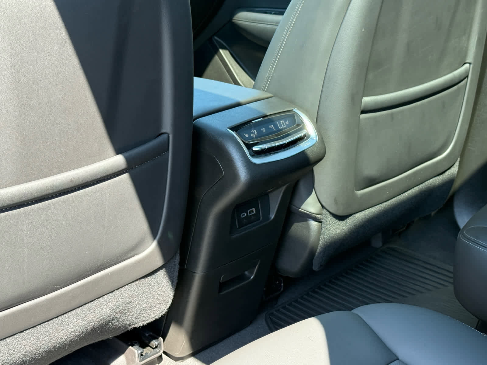 Used 2024 Cadillac XT6 Premium Luxury image 25