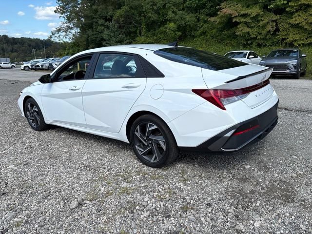 Used 2025 Hyundai Elantra SEL FWD image 3