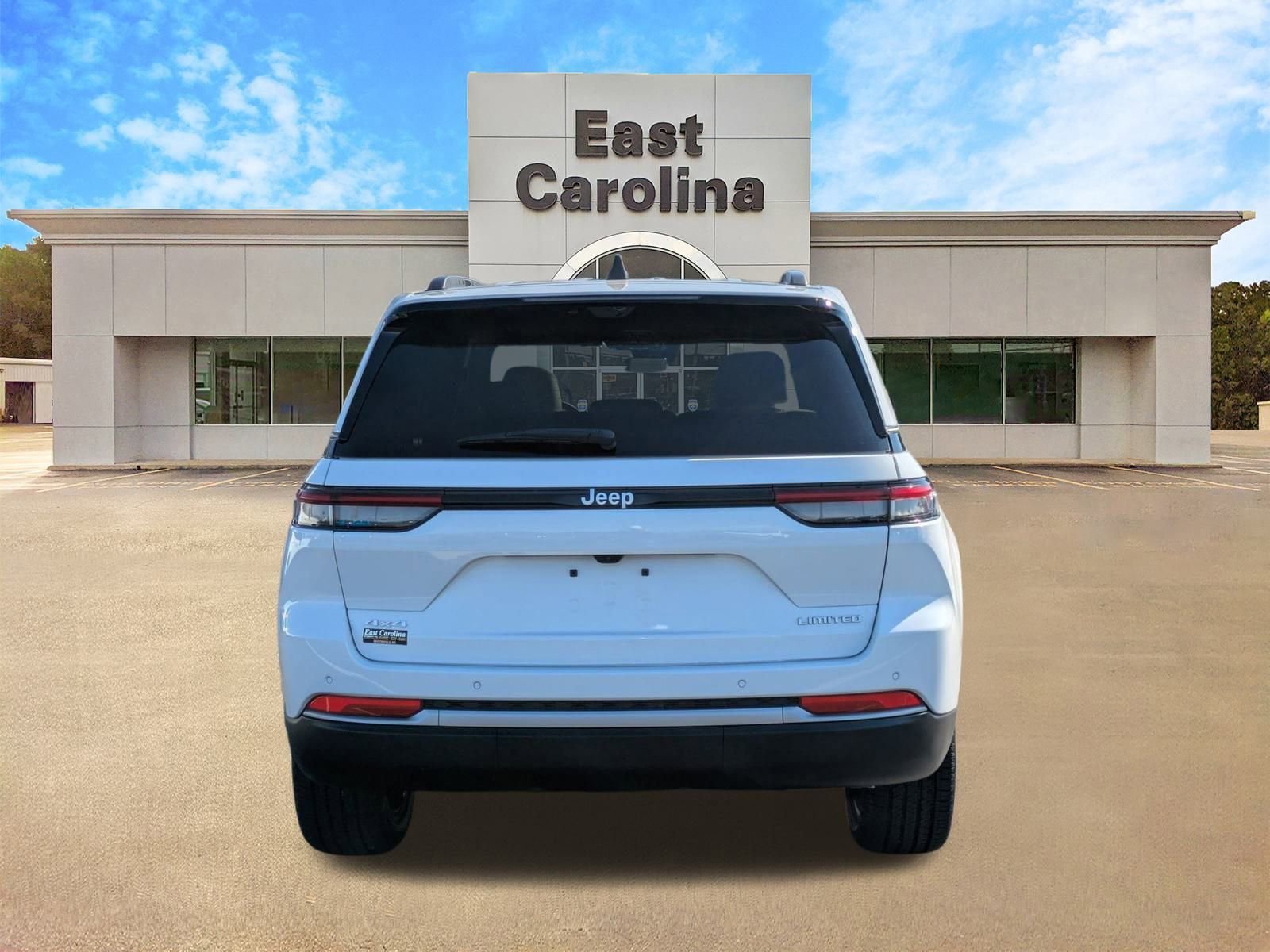 New 2026 Jeep Grand Cherokee Limited w/ Luxury Tech Group II AWD/4WD image 4