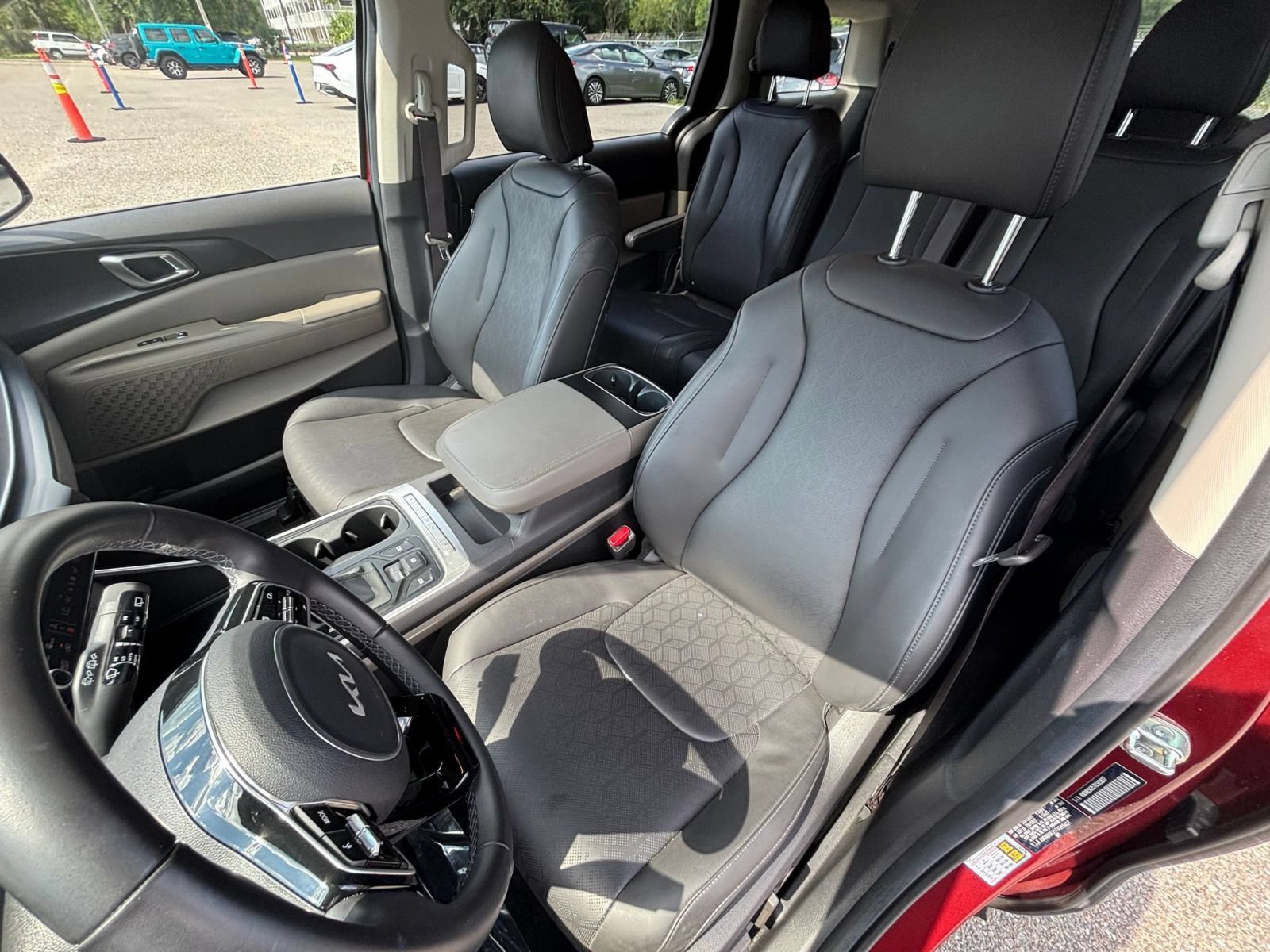 Used 2026 Kia Carnival FWD image 39