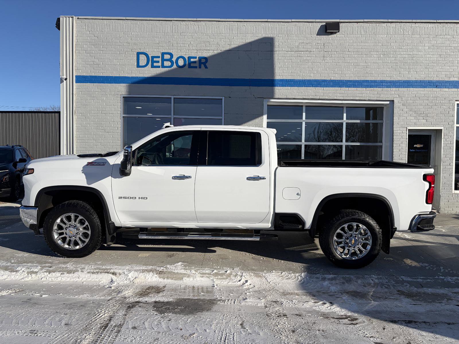 Used 2025 Chevrolet Silverado 2500 LTZ w/ LTZ Premium Package AWD/4WD image 2