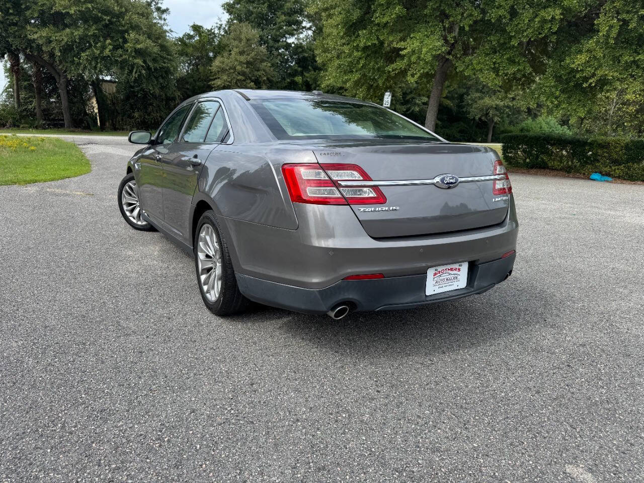 Used 2013 Ford Taurus Limited FWD image 32