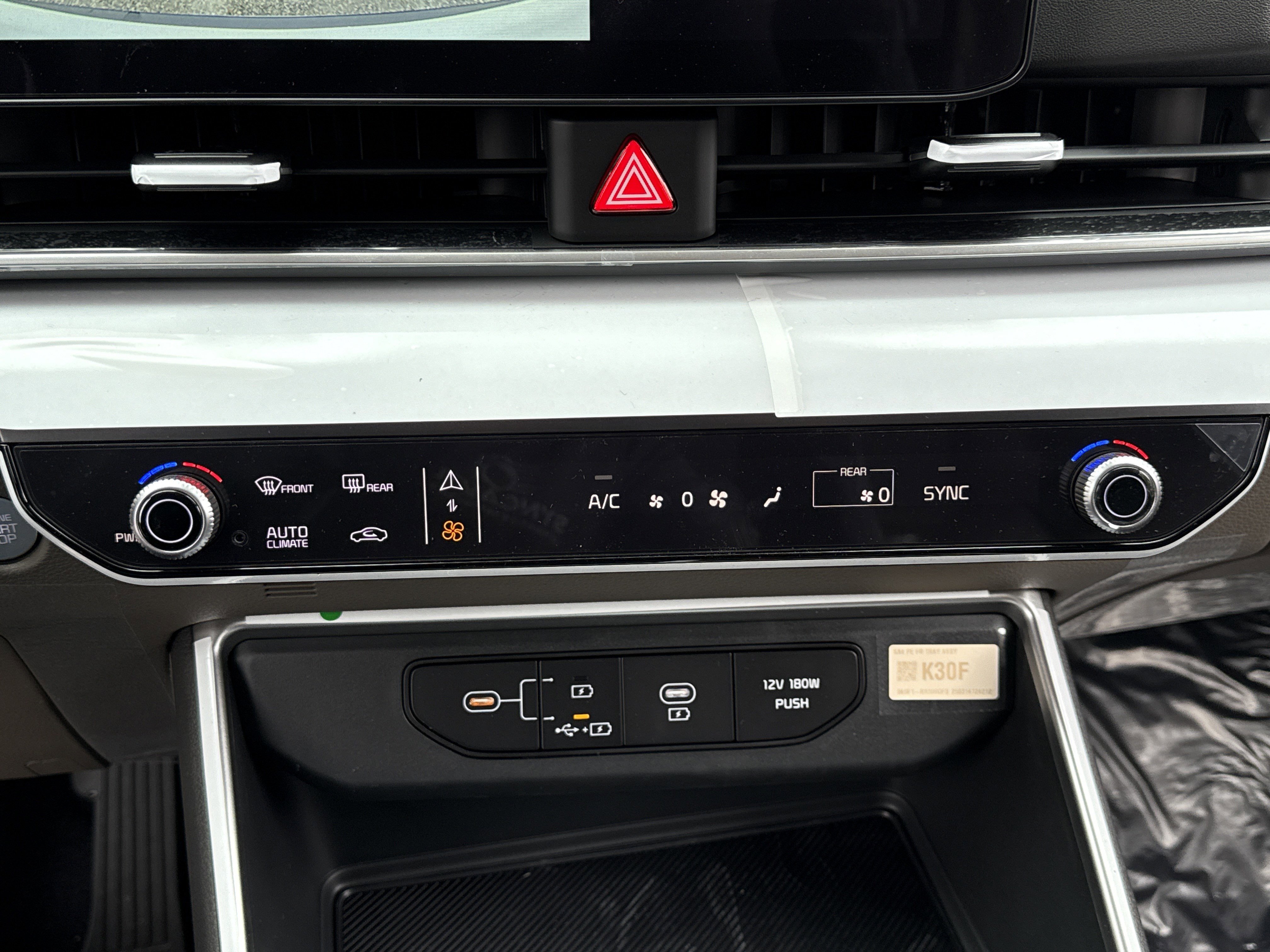 New 2025 Kia Carnival image 6