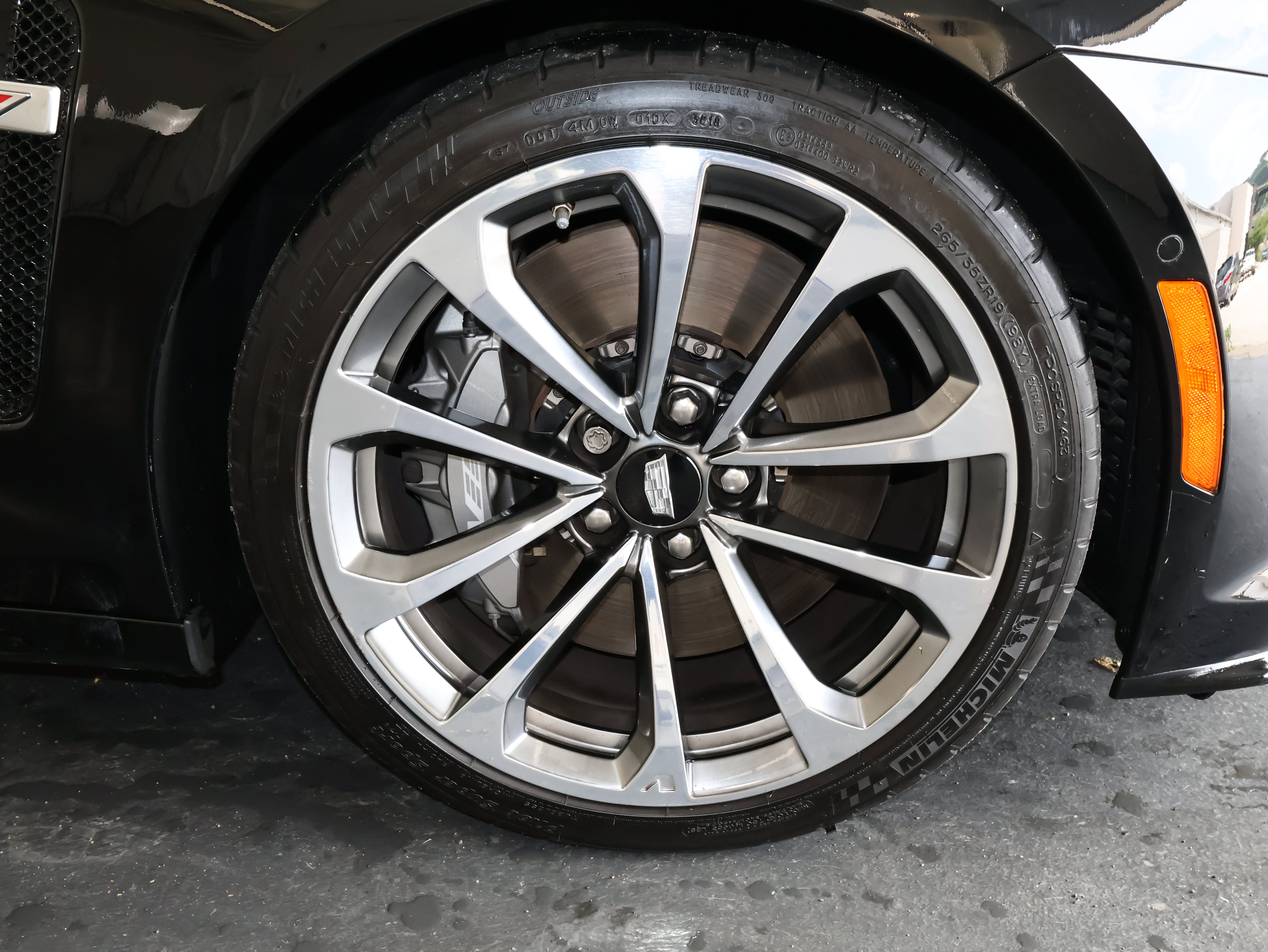 Used 2019 Cadillac CTS V w/ Luxury Package RWD image 39