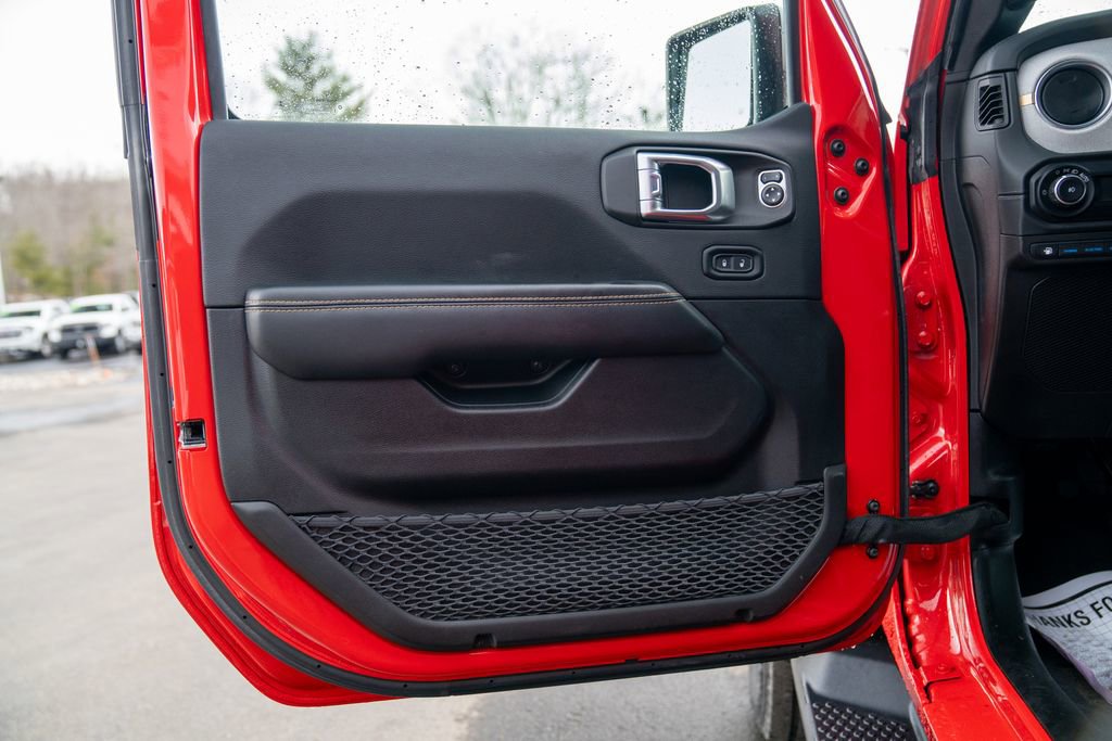 Used 2024 Jeep Wrangler Unlimited Sahara w/ Safety Group image 18