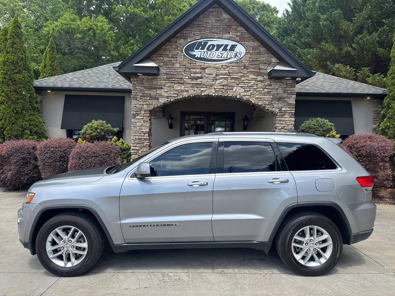 Used 2018 Jeep Grand Cherokee Laredo