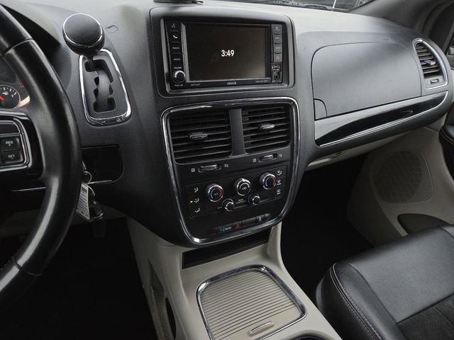 Used 2019 Dodge Grand Caravan SXT image 30