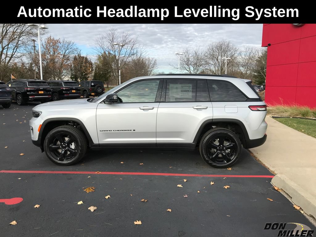 New 2025 Jeep Grand Cherokee Limited w/ Luxury Tech Group II image 8