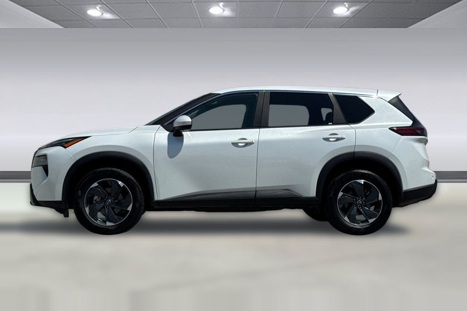 Used 2025 Nissan Rogue SV AWD/4WD image 2