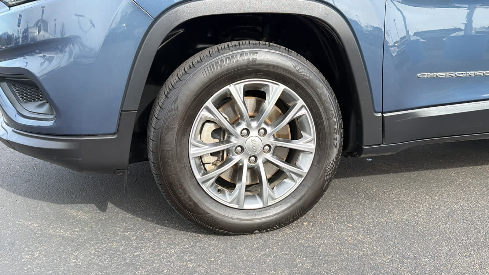 Used 2021 Jeep Cherokee Latitude Lux w/ Comfort/Convenience Group image 9