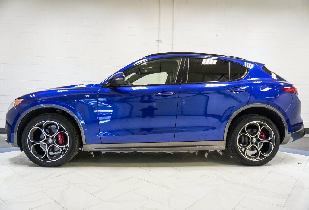 Used 2023 Alfa Romeo Stelvio Ti AWD/4WD image 33