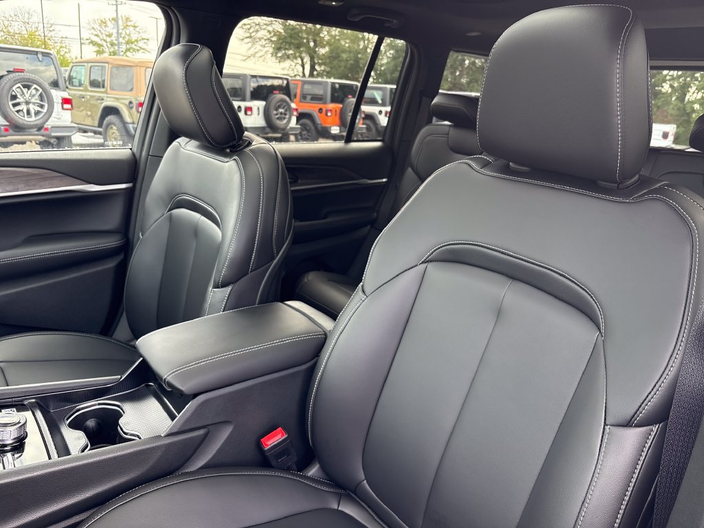 New 2027 Jeep Grand Cherokee Limited AWD/4WD image 18