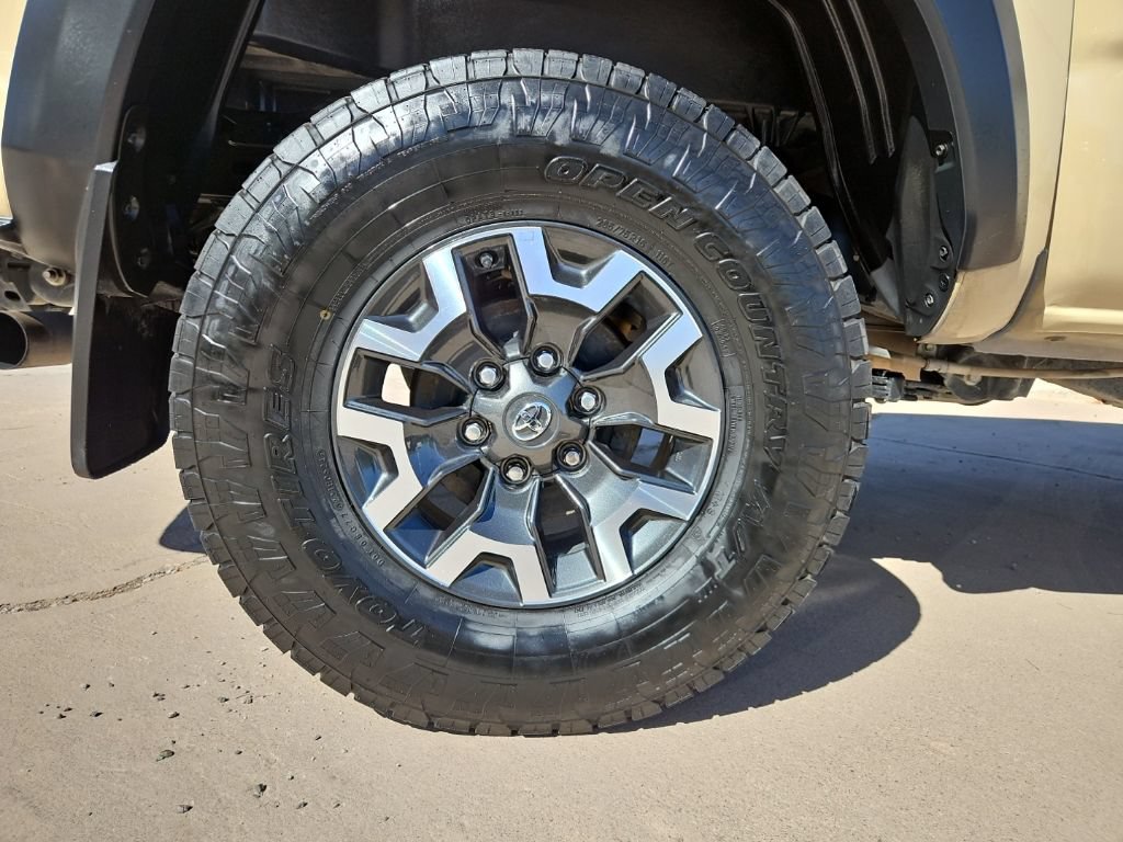Used 2020 Toyota Tacoma TRD Off-Road w/ Technology Package AWD/4WD image 9