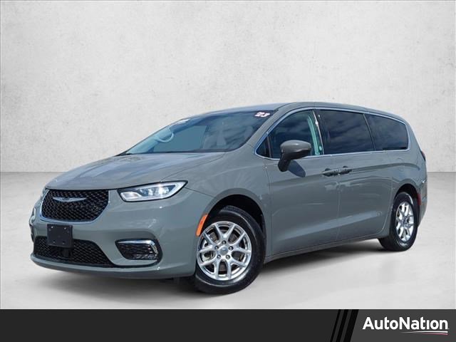 Used 2023 Chrysler Pacifica Touring-L FWD image 1