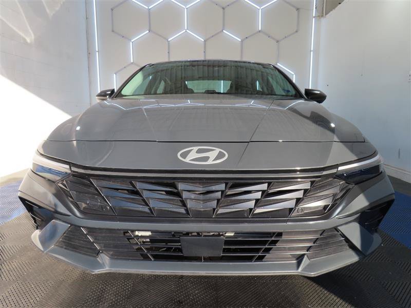 Used 2025 Hyundai Elantra SEL FWD image 2