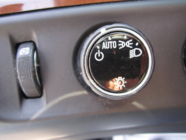 Used 2018 Cadillac Escalade Luxury w/ LPO, Radiant Package image 15